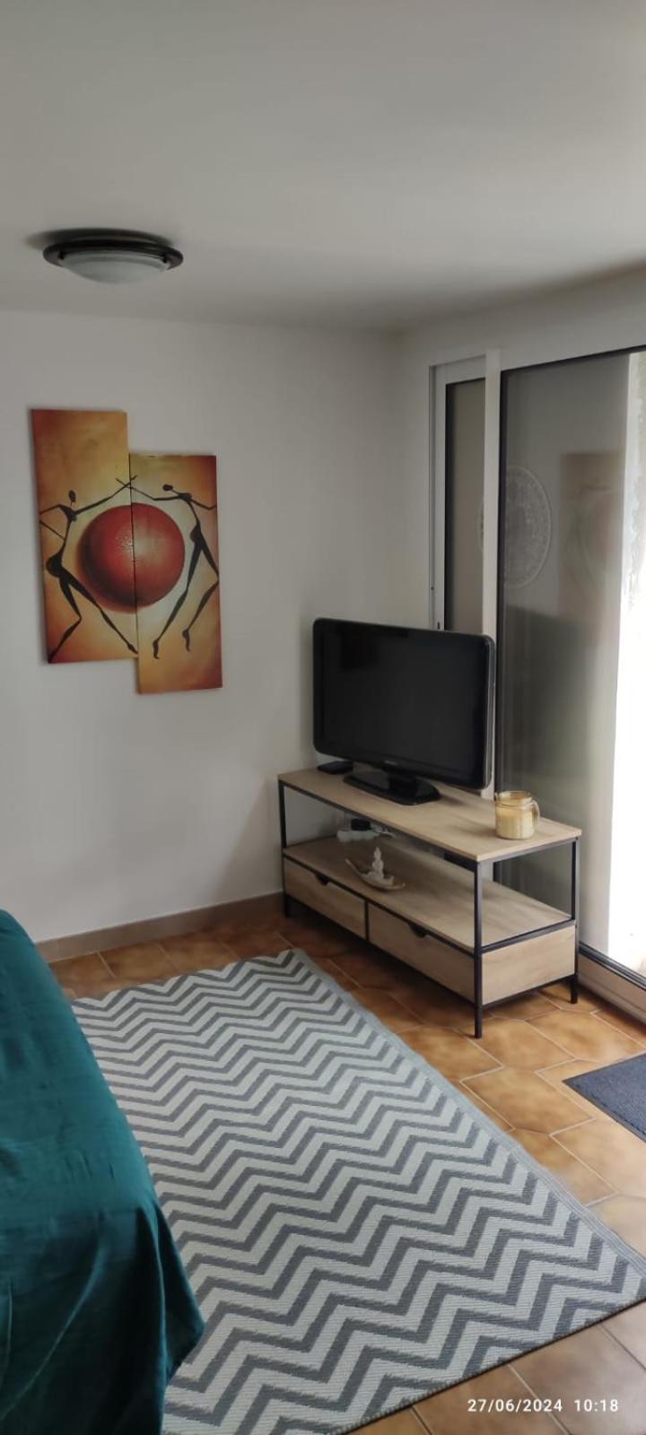 A L Ombre Du Figuier Apartment